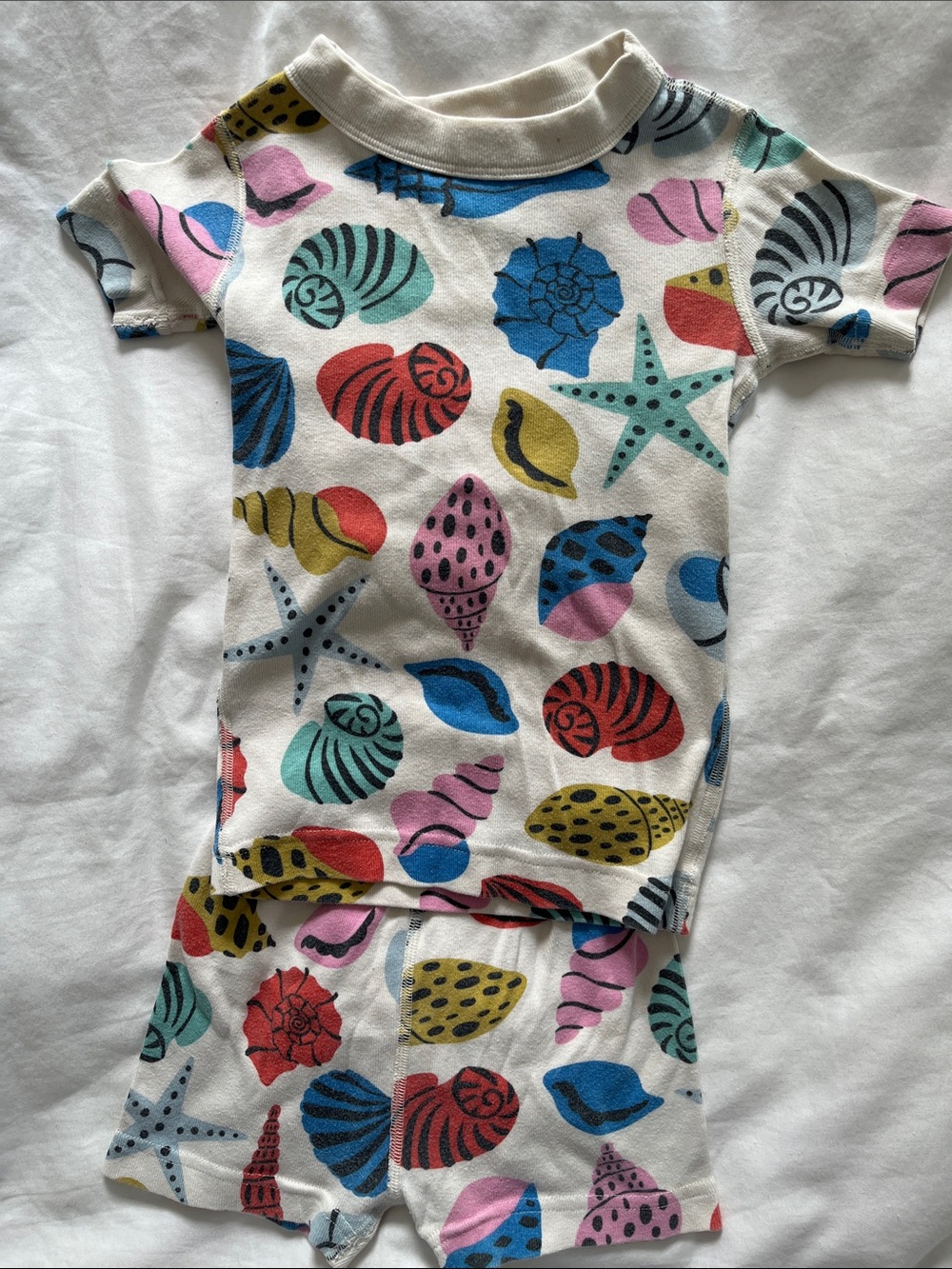 Hanna Andersson Cream Top with Multicolor Shell Print